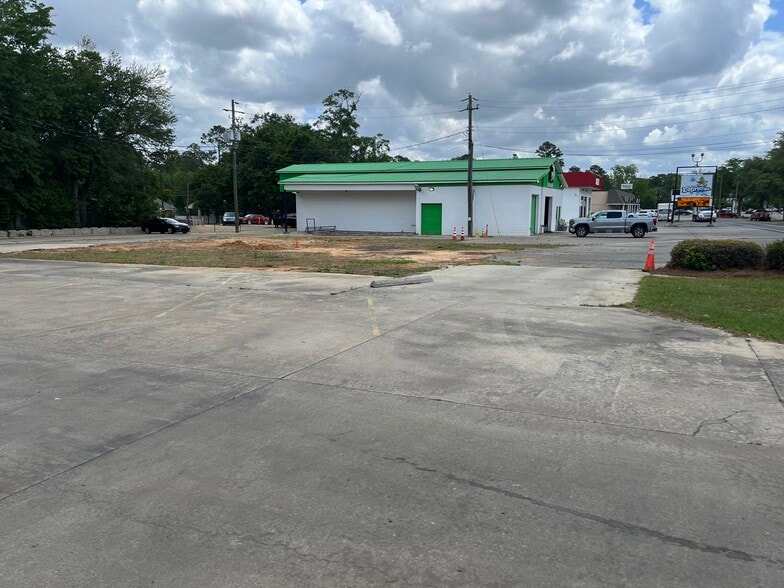 Investment / Redevelopment Opportunity portfolio of 2 properties for sale on LoopNet.com - Building Photo - Image 2 of 5