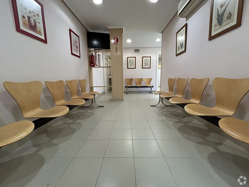 Retail in Toledo, Toledo for lease Interior Photo- Image 1 of 2