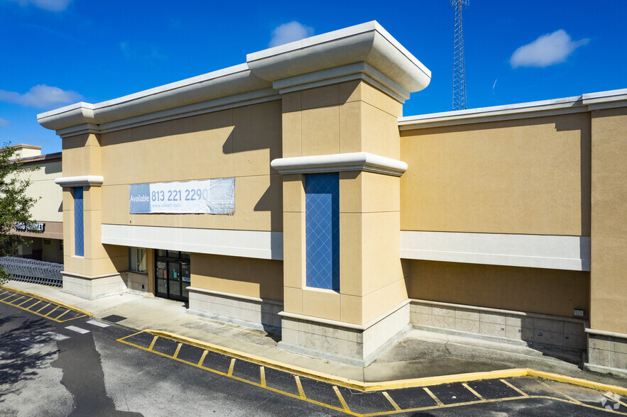 610-620 E Brandon Blvd, Brandon, FL for lease - Building Photo - Image 3 of 8