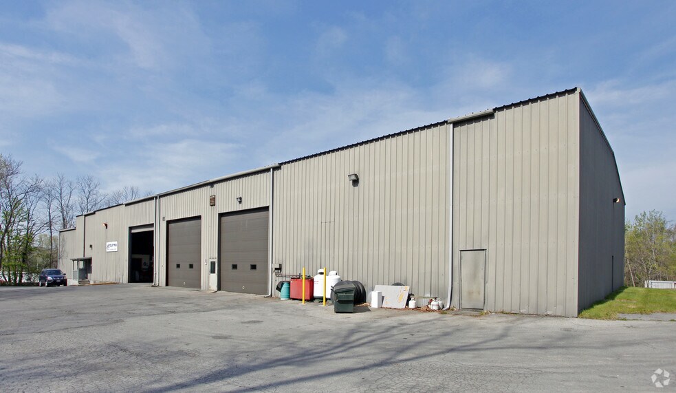 421 Manchester Rd, Poughkeepsie, NY for sale - Primary Photo - Image 1 of 1