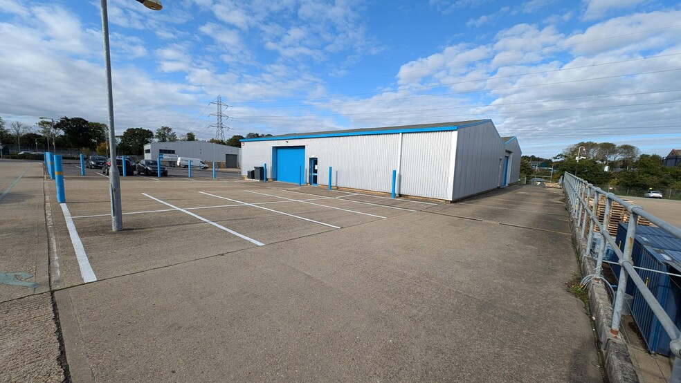 Unit 1000 Fareham Rd, Gosport for lease - Building Photo - Image 1 of 53