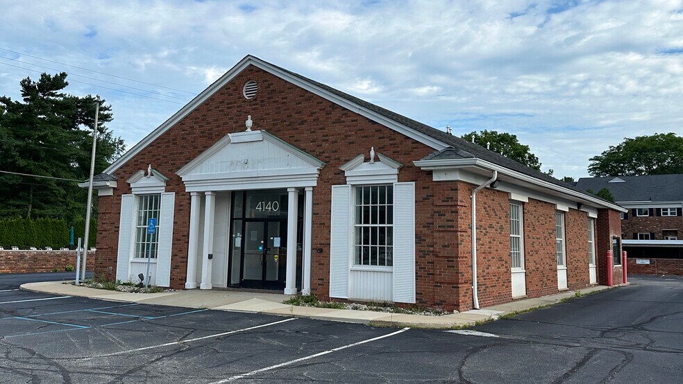 4140 W Maple Rd, Bloomfield Hills, MI for sale - Building Photo - Image 1 of 1