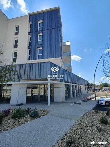 Retail in Les Angles for lease - Building Photo - Image 3 of 11