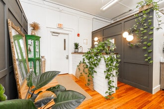 327 11th Ave N, Saint Petersburg, FL for lease Interior Photo- Image 1 of 8