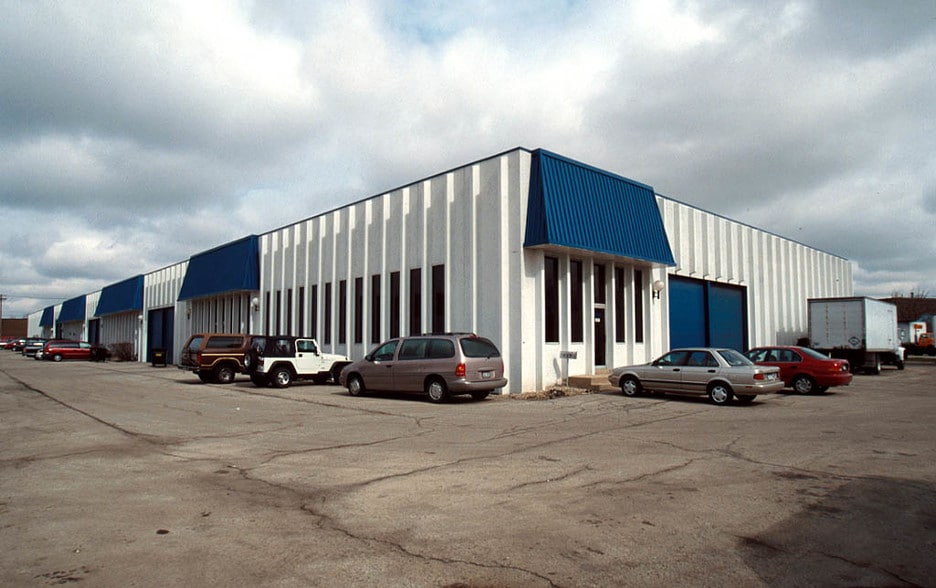 858-889 N Central Ave, Wood Dale, IL for lease - Building Photo - Image 2 of 13