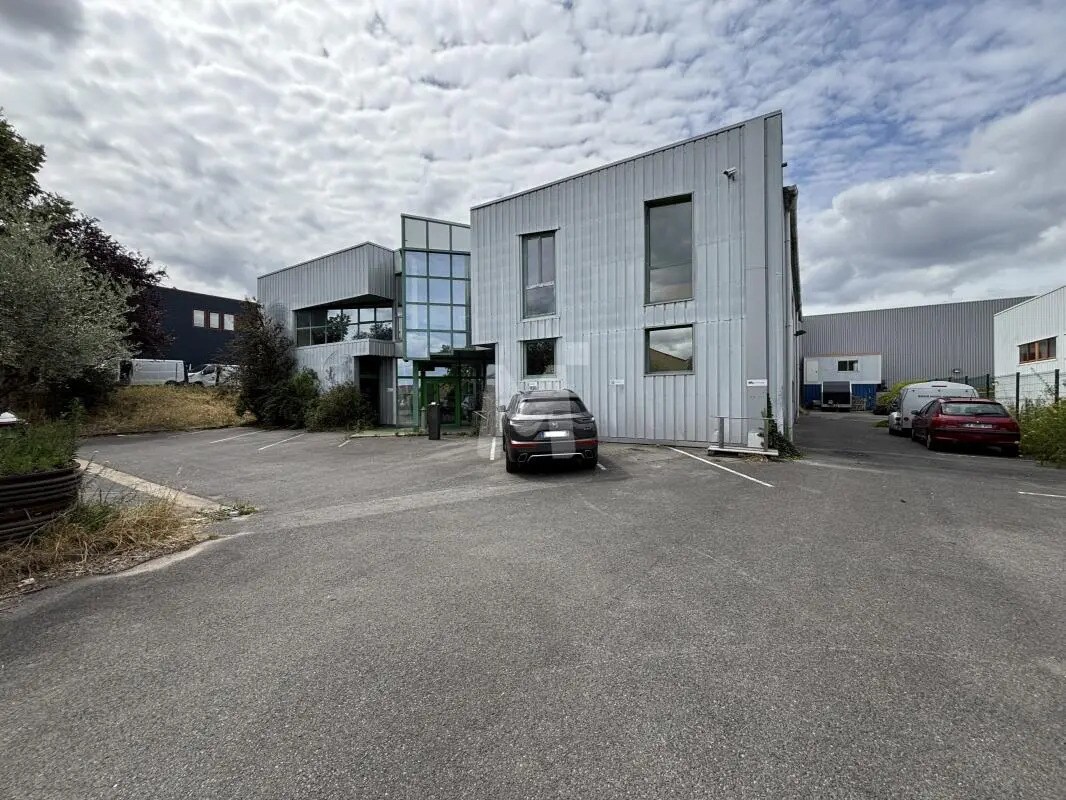 Office in Linas for lease Building Photo- Image 1 of 10