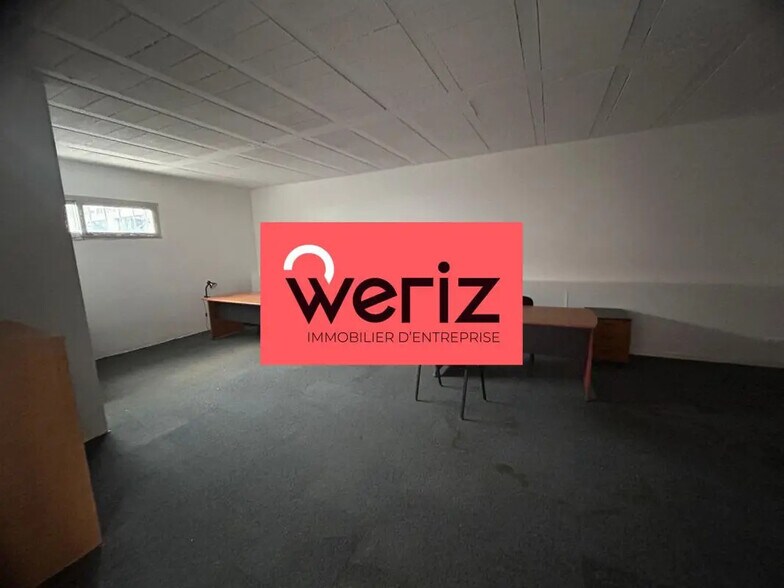 Flex in Venelles for lease - Interior Photo - Image 3 of 3