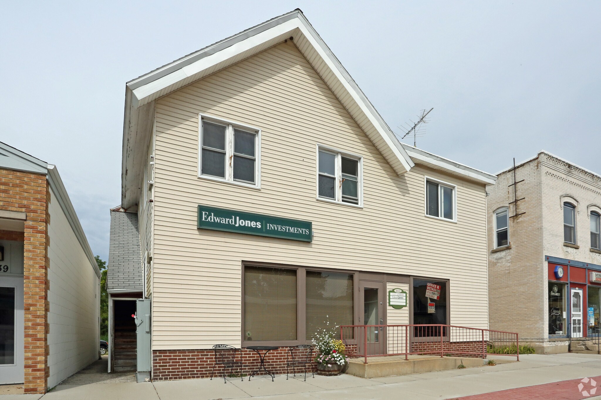 141 N Main St, Dousman, WI for sale Primary Photo- Image 1 of 1