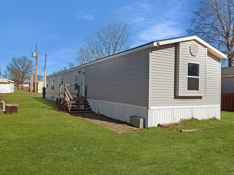 Lacygne Mobile Home Communities portfolio of 2 properties for sale on LoopNet.com - Building Photo - Image 1 of 9