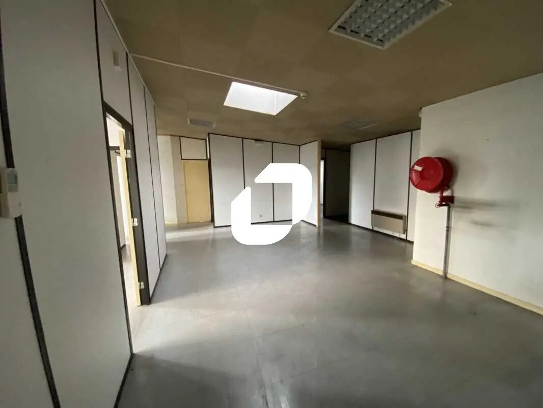 Office in Carbon-Blanc for lease Interior Photo- Image 1 of 14