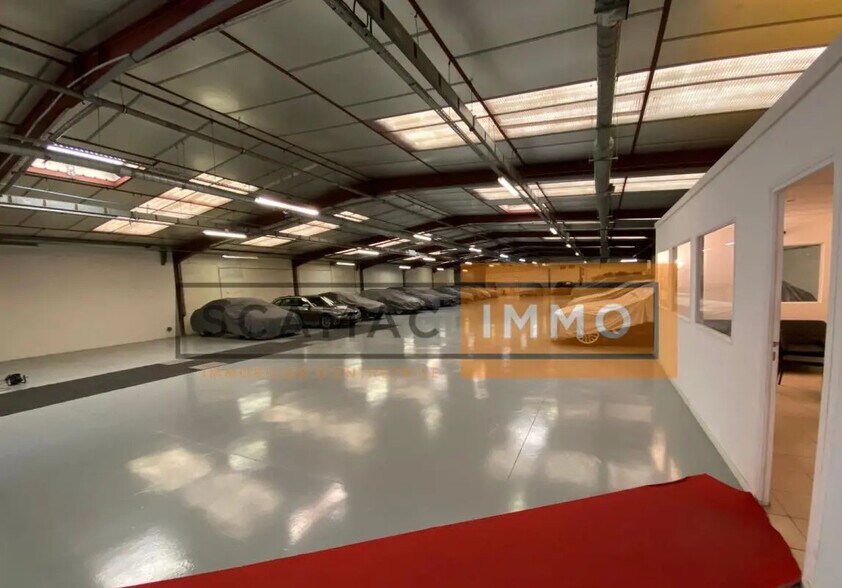 Flex in Brie-Comte-Robert for sale - Building Photo - Image 3 of 6