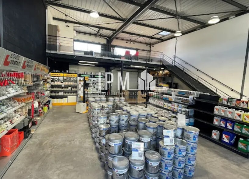 Retail in Brignoles for lease - Interior Photo - Image 2 of 5