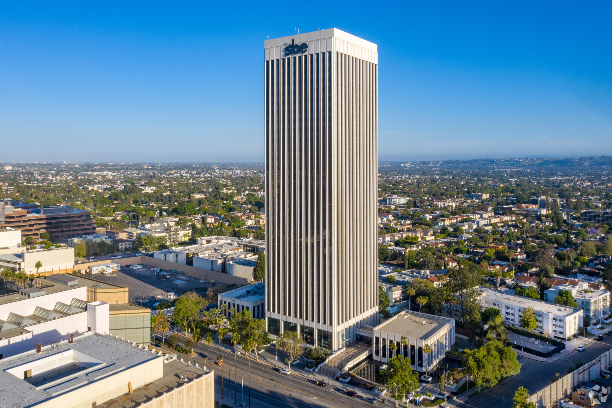 5900 Wilshire Blvd, Los Angeles, CA for lease Building Photo- Image 1 of 7