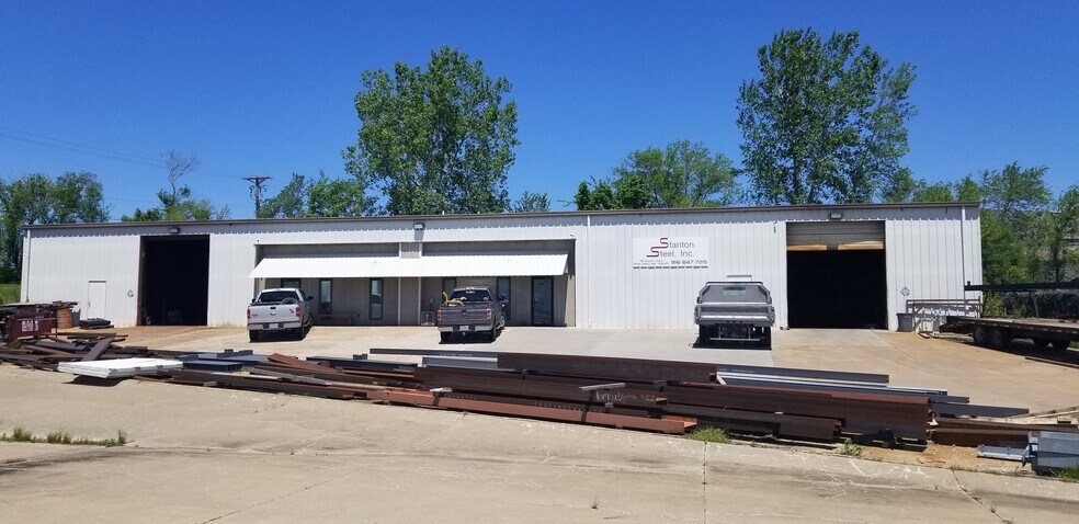 712 Squire Ct, Grain Valley, MO, 64029 Service Property