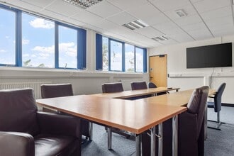 Oak Rd, Winfrith Newburgh for lease Interior Photo- Image 2 of 4