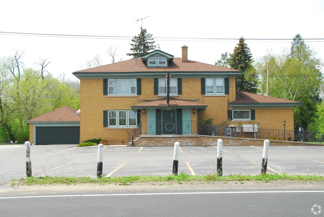 14015 N Cedarburg Rd, Mequon, WI 53097