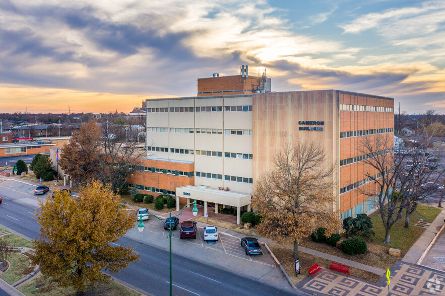 2901-2915 N Classen Blvd, Oklahoma City, OK for lease - Building Photo - Image 1 of 10