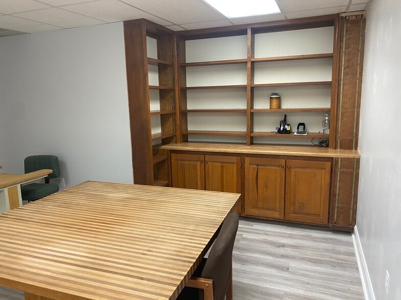 795 Parkway Ave, Ewing, NJ for lease - Building Photo - Image 3 of 32