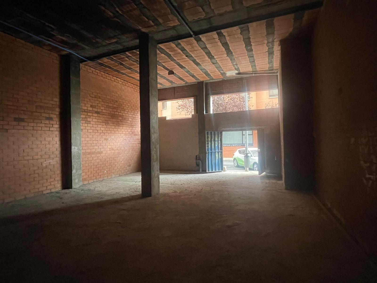 Retail in Cáceres for lease Building Photo- Image 1 of 3