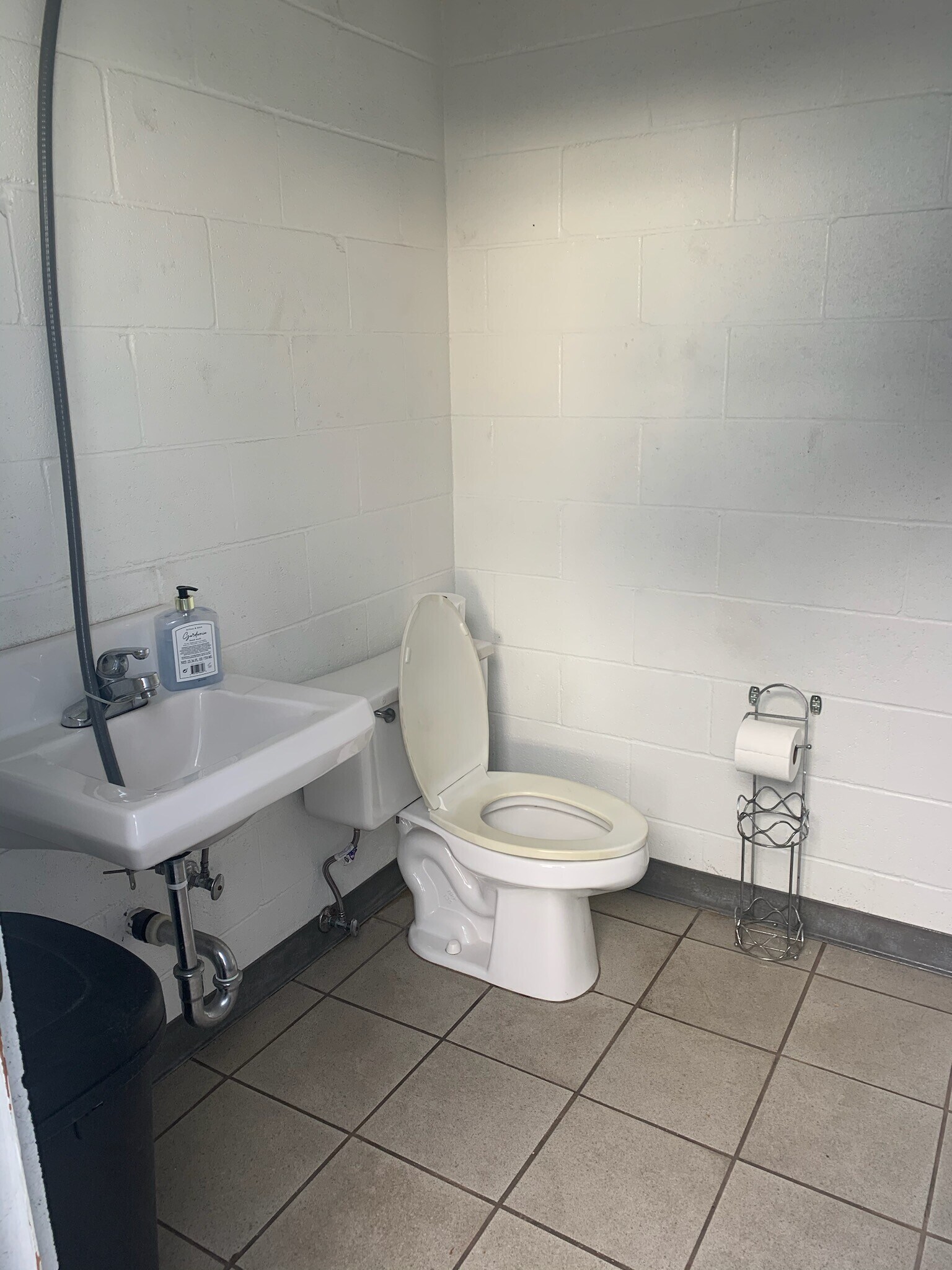 655 Mapunapuna St, Honolulu, HI 96819 Auto Sale's & AutoBody w/booth