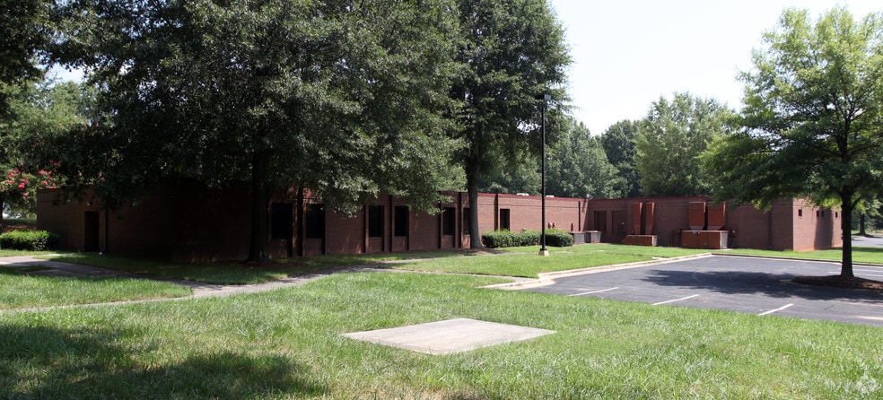 271 Mercantile Dr, Winston-Salem, NC for sale - Building Photo - Image 3 of 5