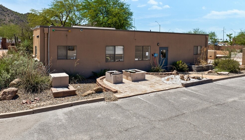 1638 Deer Valley Rd, Phoenix, AZ for lease - Building Photo - Image 3 of 6