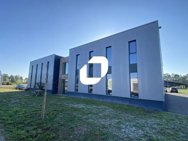 Flex in Martillac for lease - Building Photo - Image 2 of 14