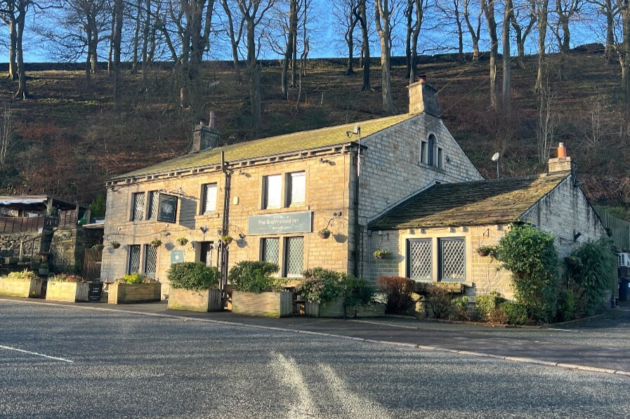 326 Oldham Rd, Sowerby Bridge for sale Primary Photo- Image 1 of 3