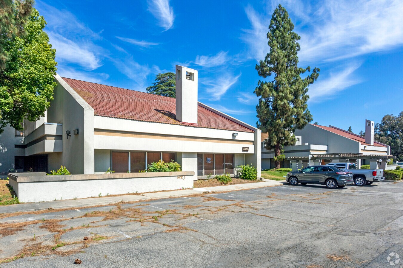 4928 E Clinton Way, Fresno, CA 93727