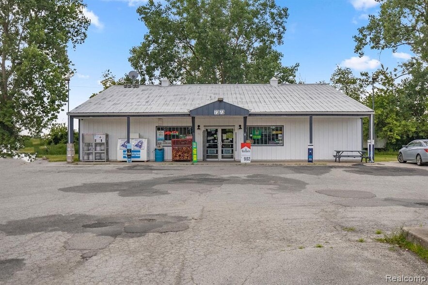 7373 Bluebush Rd, Monroe, MI for sale - Building Photo - Image 2 of 3