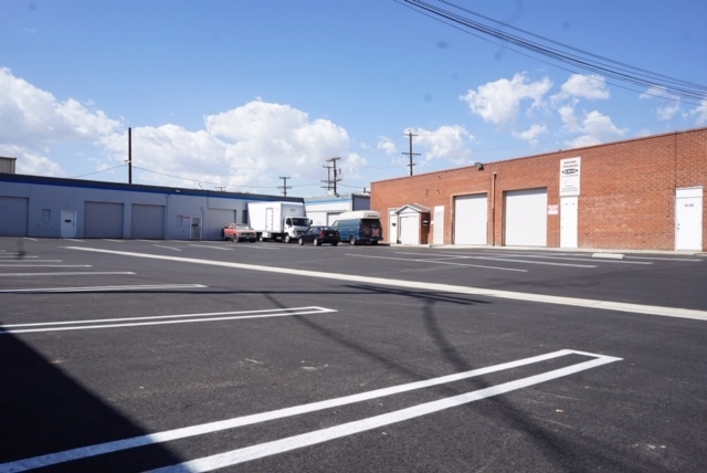 15140-15180 Raymer St, Van Nuys, CA for lease - Building Photo - Image 3 of 13