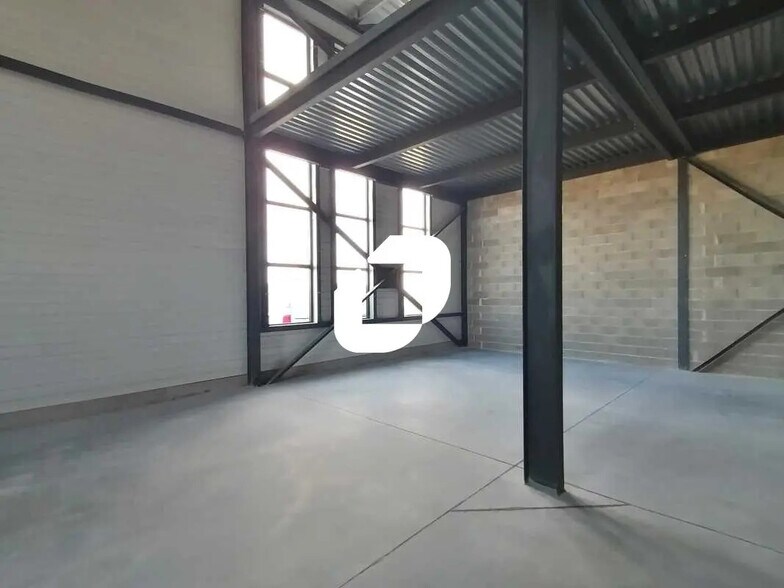 Flex in SAINT-GEORGES-D'ORQUES for lease - Interior Photo - Image 2 of 5