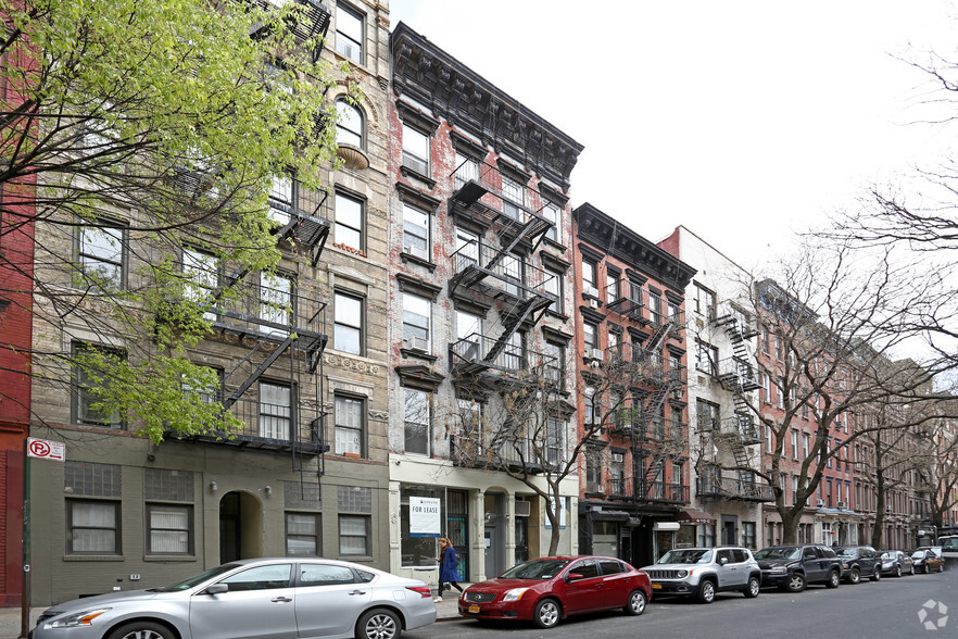 223 E 5th St, New York, NY for lease - Building Photo - Image 3 of 4