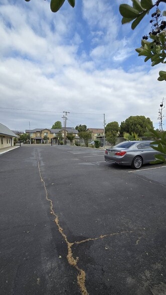 2215 N Fresno St, Fresno, CA for sale - Building Photo - Image 3 of 31