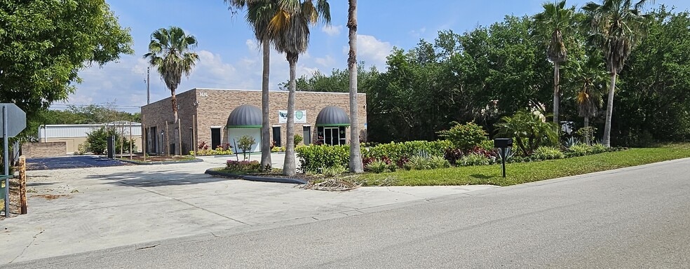 1474 Rail Head Blvd, Naples, FL for lease - Building Photo - Image 1 of 6
