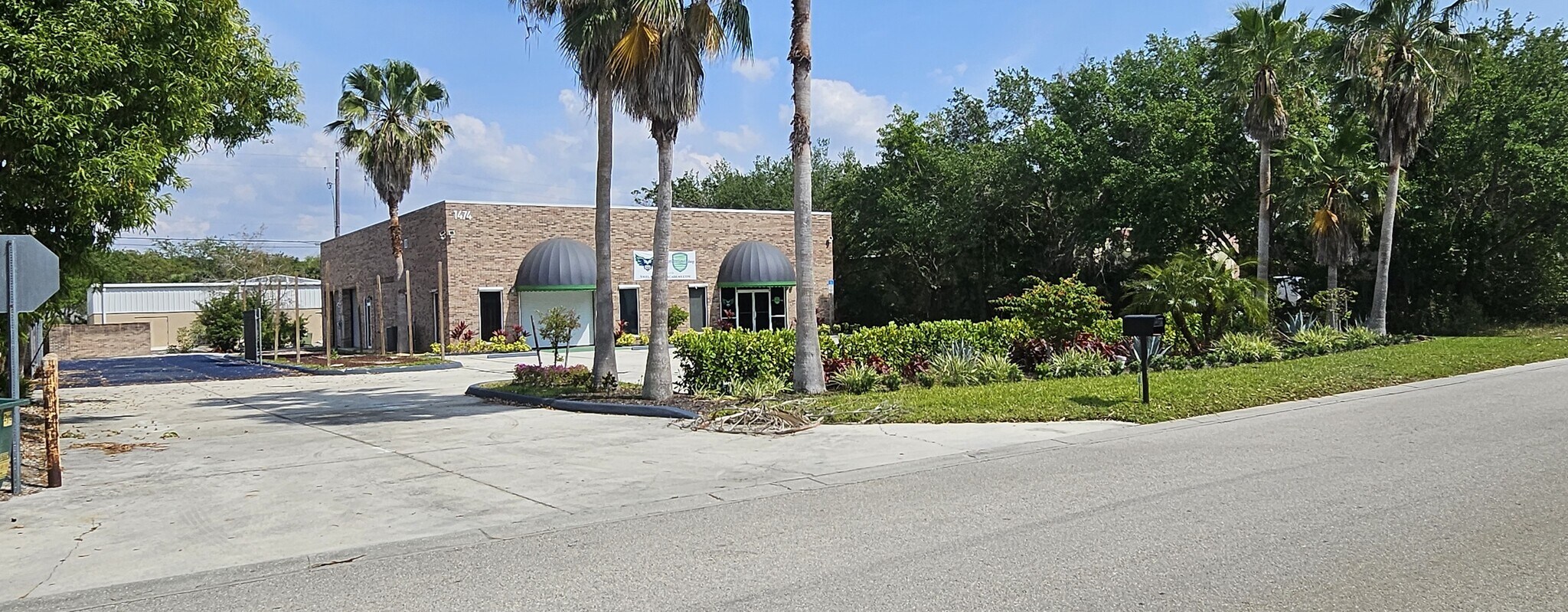 1474 Rail Head Blvd, Naples, FL for lease Building Photo- Image 1 of 7