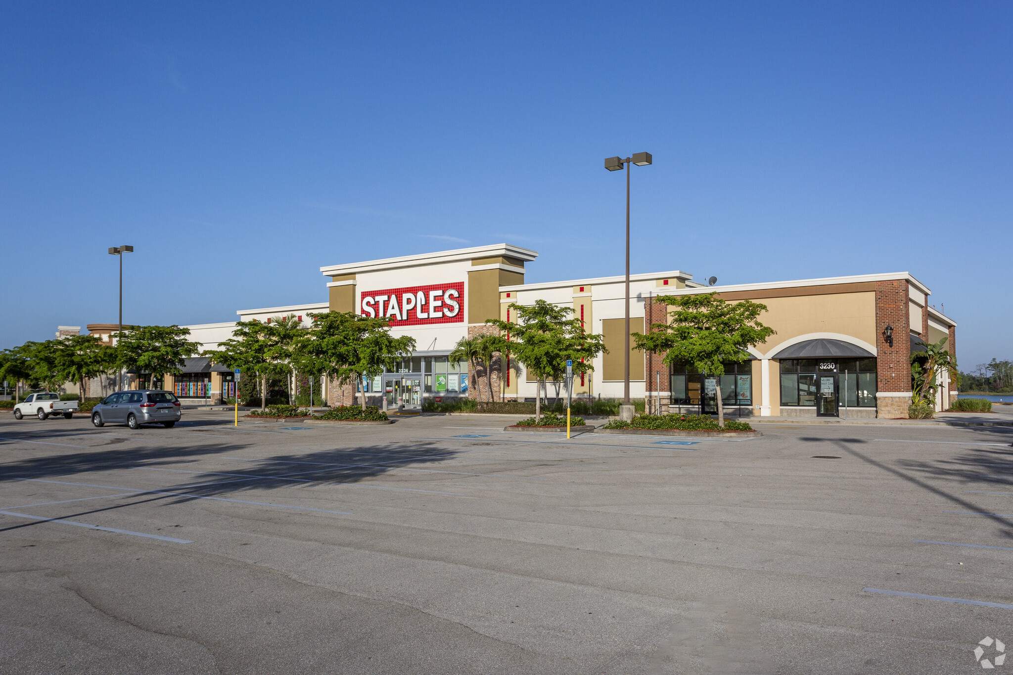 3230-3268 Forum Blvd, Fort Myers, FL for sale Primary Photo- Image 1 of 1