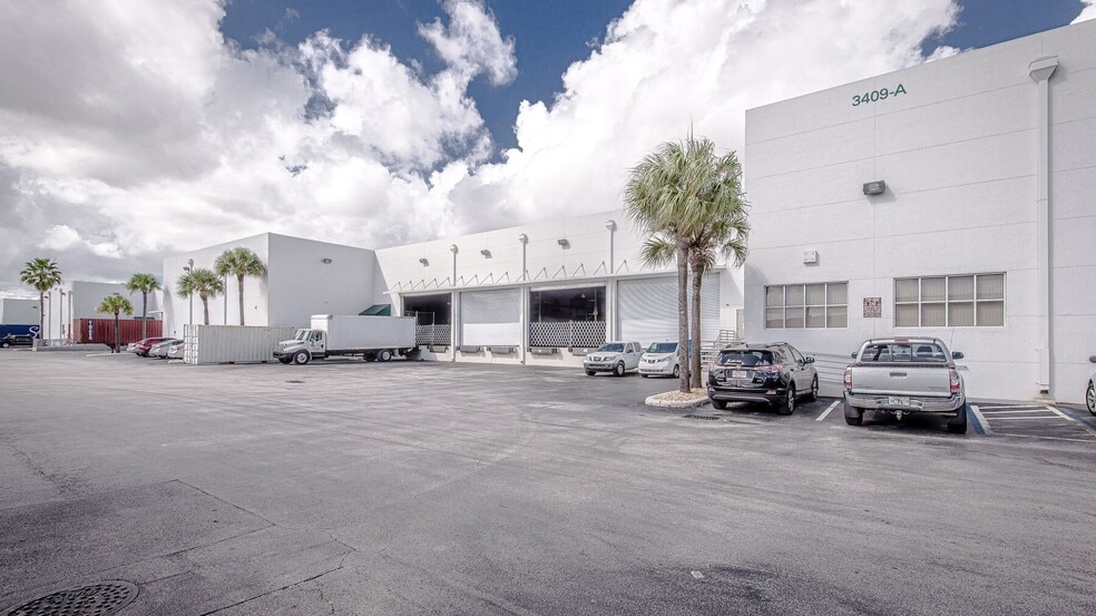 3409 NW 72nd Ave, Miami, FL for lease - Building Photo - Image 1 of 1