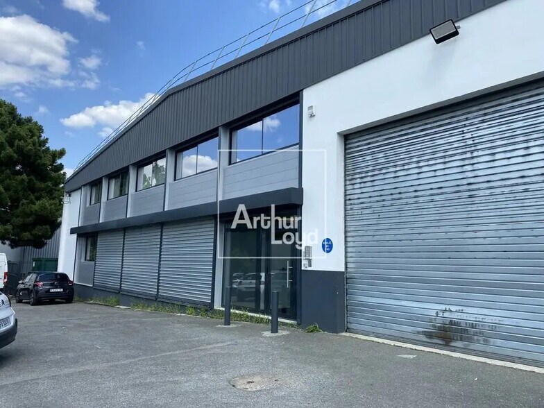 Office in Morangis for lease - Building Photo - Image 1 of 5