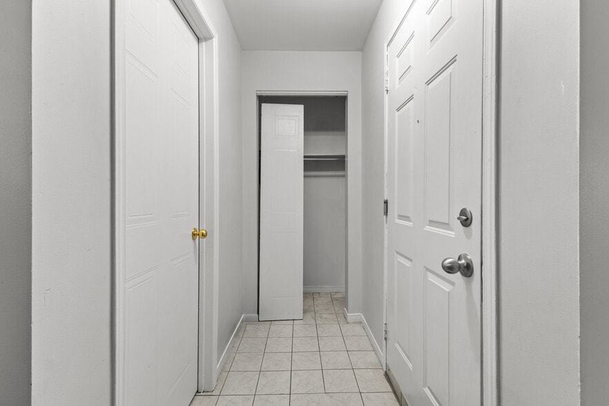 2012-2014 Rue Fournier, St-Jérôme, QC for sale - Building Photo - Image 3 of 24