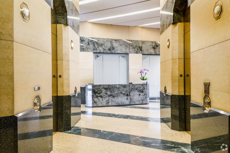 10940 Wilshire Blvd, Los Angeles, CA for lease - Lobby - Image 2 of 10