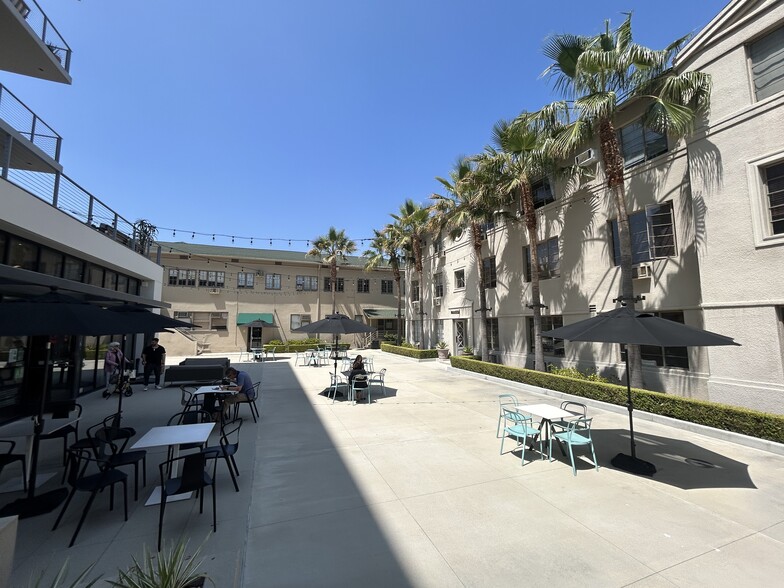1041 N Formosa Ave, West Hollywood, CA for lease - Building Photo - Image 2 of 12