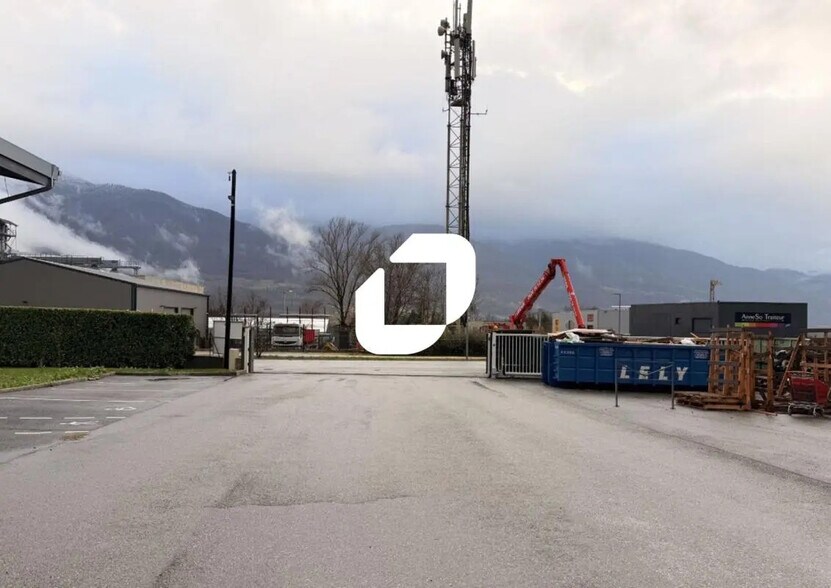 Flex in Le Touvet for lease - Building Photo - Image 2 of 10