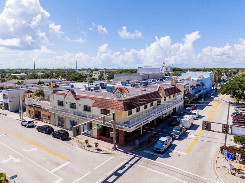 2058 14th Ave, Vero Beach, FL for lease - Building Photo - Image 1 of 5