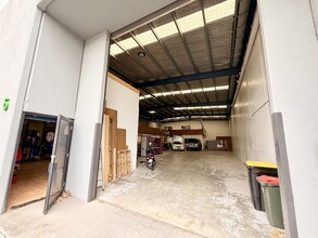 6-8 Leo St, Fawkner for lease Interior Photo- Image 1 of 9