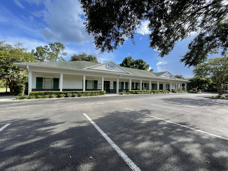 561 Fieldcrest Dr, The Villages, FL for lease - Primary Photo - Image 1 of 13