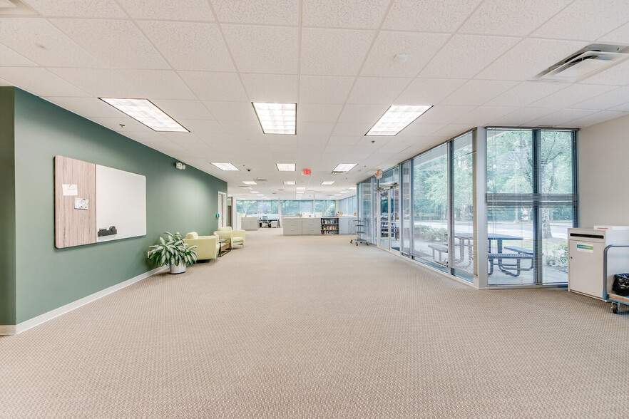 10700 Abbotts Bridge Rd, Duluth, GA for lease - Interior Photo - Image 3 of 23