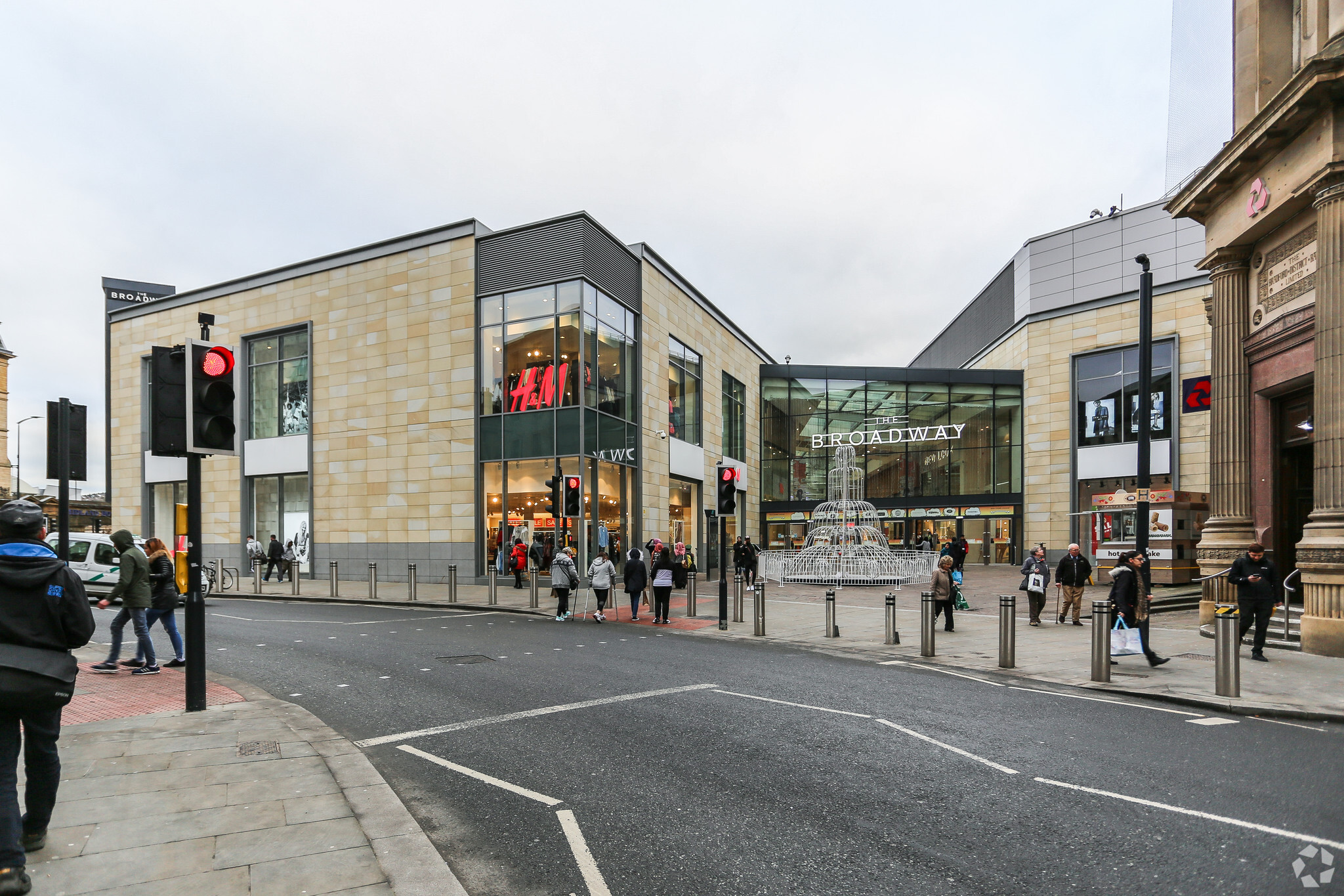 51 Petergate Mall, The Broadway, Bradford for lease Building Photo- Image 1 of 5