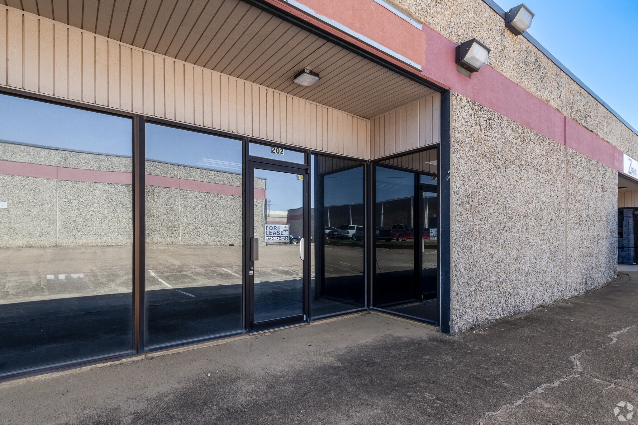 2100 S Great Southwest Pky, Grand Prairie, TX for lease Building Photo- Image 1 of 6