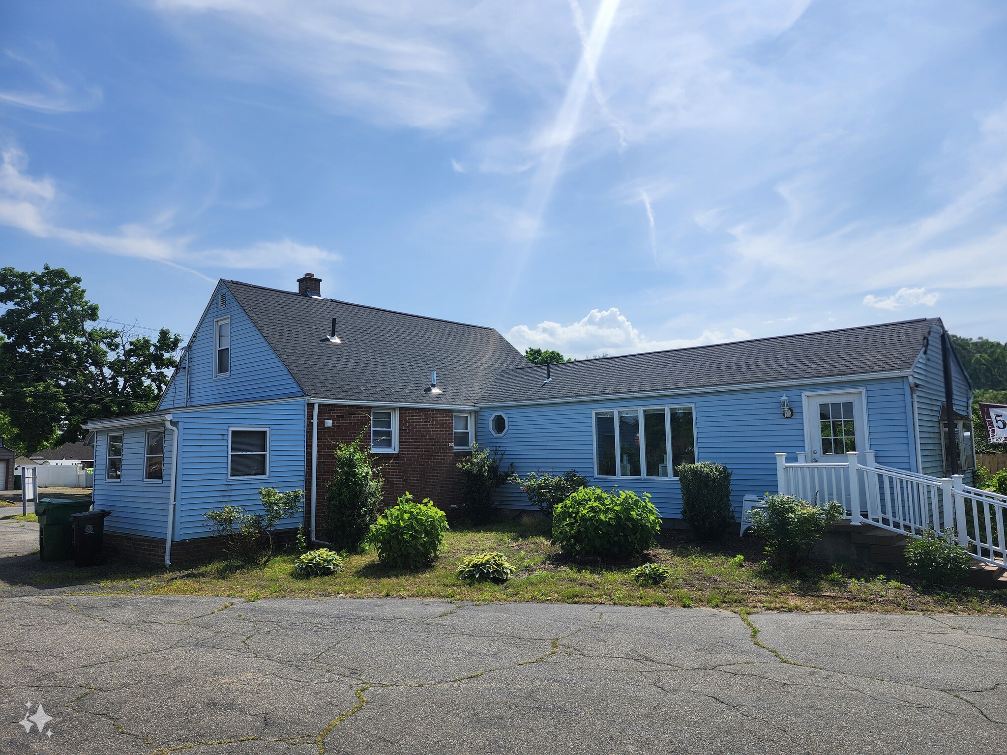 104 Lauzier Ter, Chicopee, MA for sale Primary Photo- Image 1 of 19